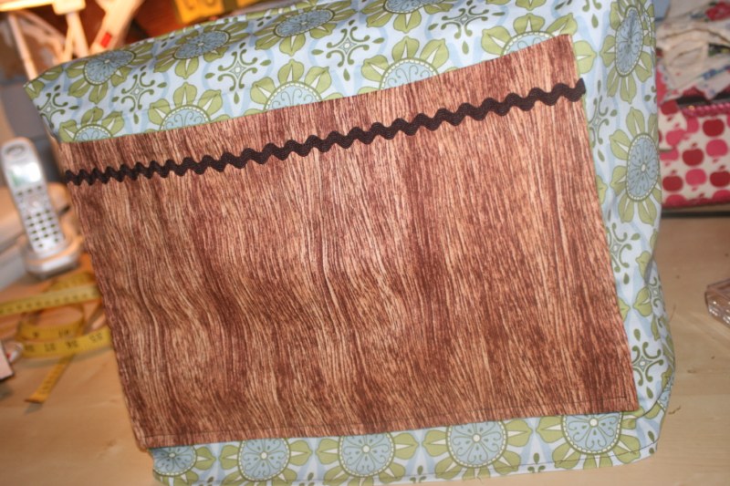 Sewing machine cover