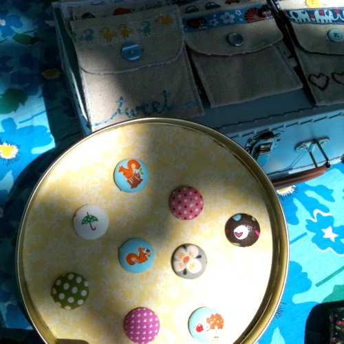 magnets at table